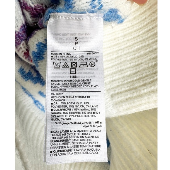 Old Navy Rainbow Fair Aisle Sweater Snowflake Size Small Blue Red Purple Yellow - Picture 5 of 5